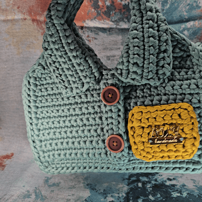 SHIRT CHIC handmade crochet bag